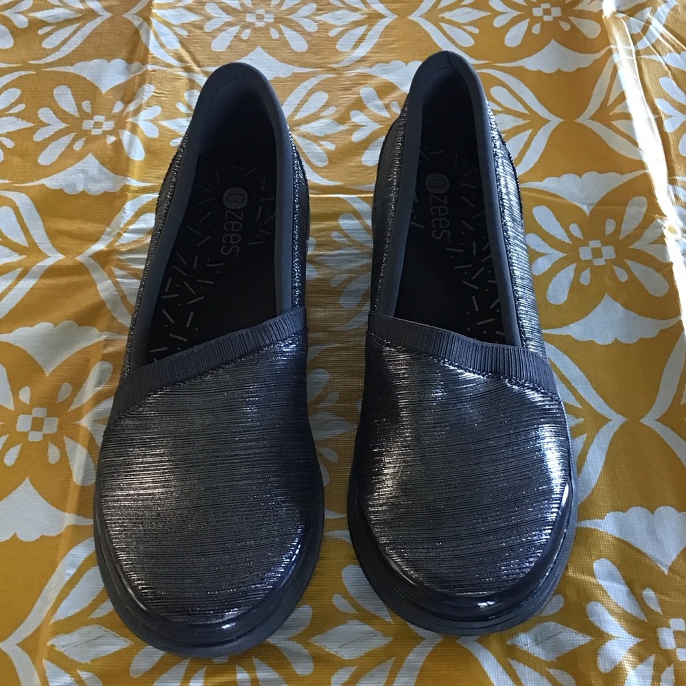 Bzees Women's Metallic Purple Slip-On Loafers